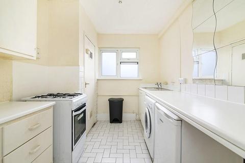 17 Manor Close, London, E17 5RT