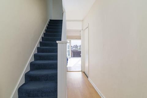 17 Manor Close, London, E17 5RT