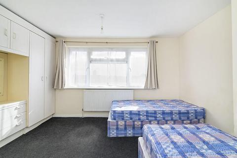 17 Manor Close, London, E17 5RT