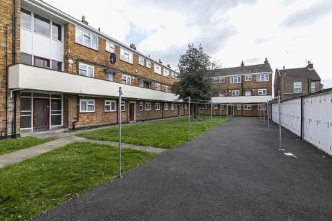 17 Manor Close, London, E17 5RT