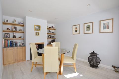 42 Ludsden Grove, Thame, OX9 3BZ