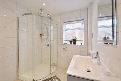42 Ludsden Grove, Thame, OX9 3BZ