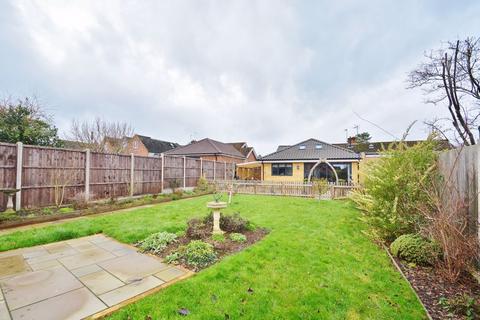 42 Ludsden Grove, Thame, OX9 3BZ