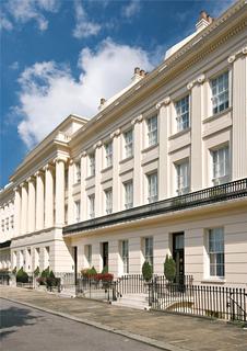 5 bedroom terraced house for sale - Gloucester Gate, Regent's Park, London, NW1