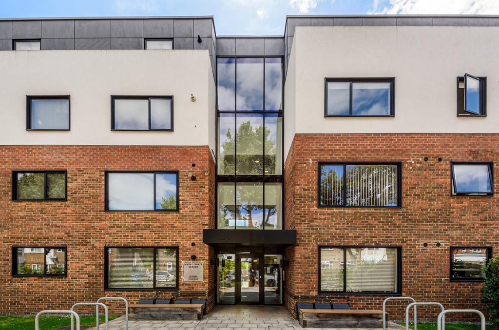 Lingfield Crescent London SE9 1 bed flat £290,000