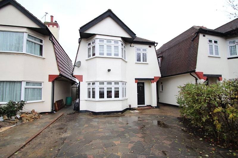 Haynes Road, Hornchurch, Essex, RM11 3 bed detached house to rent £