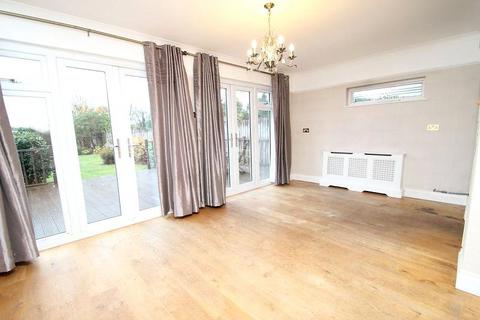3 bedroom detached house to rent, Haynes Road, Hornchurch, Essex, RM11