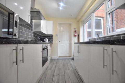 6 bedroom terraced house to rent, Blenheim Road, Reading