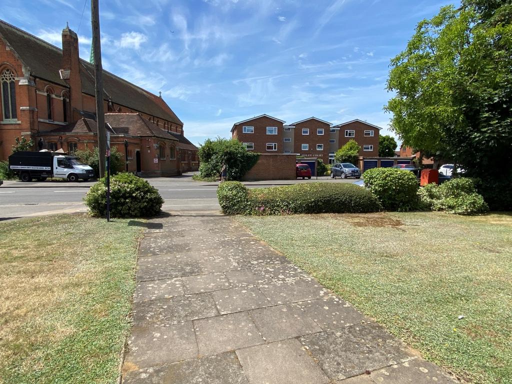6 Amber Court - Front Gdns