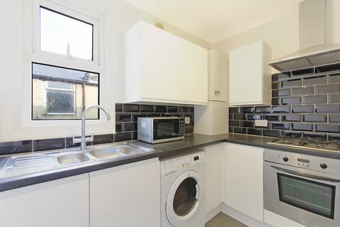 3 bedroom flat for sale - Sandfield Road, Thornton Heath, Surrey, CR7