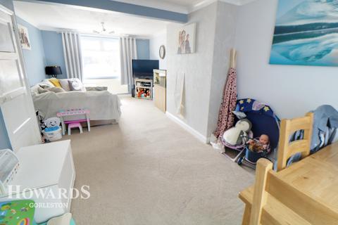 10 Ashley Downs, Lowestoft, NR32 4EX
