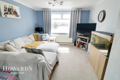 10 Ashley Downs, Lowestoft, NR32 4EX