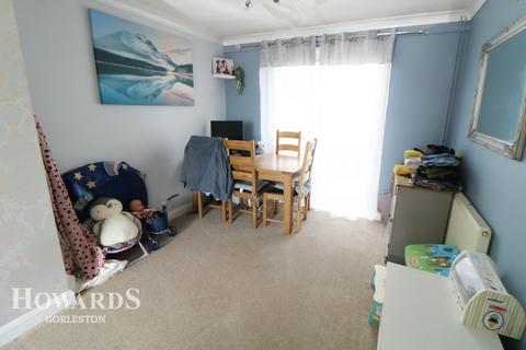 10 Ashley Downs, Lowestoft, NR32 4EX