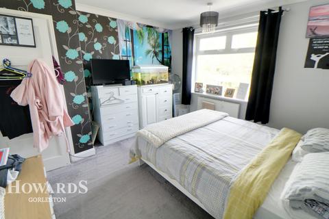 10 Ashley Downs, Lowestoft, NR32 4EX