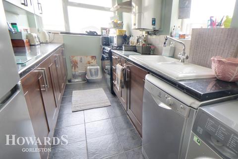 10 Ashley Downs, Lowestoft, NR32 4EX