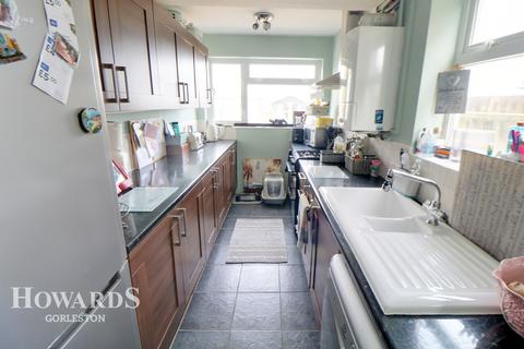 10 Ashley Downs, Lowestoft, NR32 4EX
