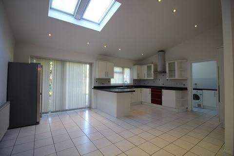 4 bedroom semi-detached house to rent, High Street Shirley Solihull