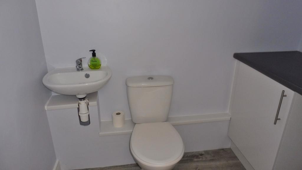 Ground Floor W/c