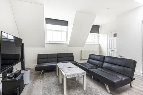 2 bedroom flat for sale - Royal Drive,  London,  N11
