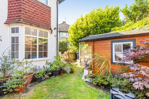 12a Grove Close, Kingston Upon Thames, KT1 2SS