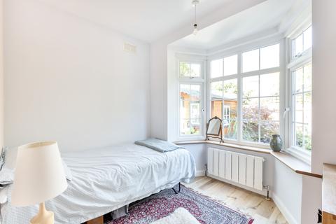12a Grove Close, Kingston Upon Thames, KT1 2SS