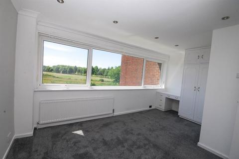 3 bedroom property to rent, Fairway Close, Brunton Park