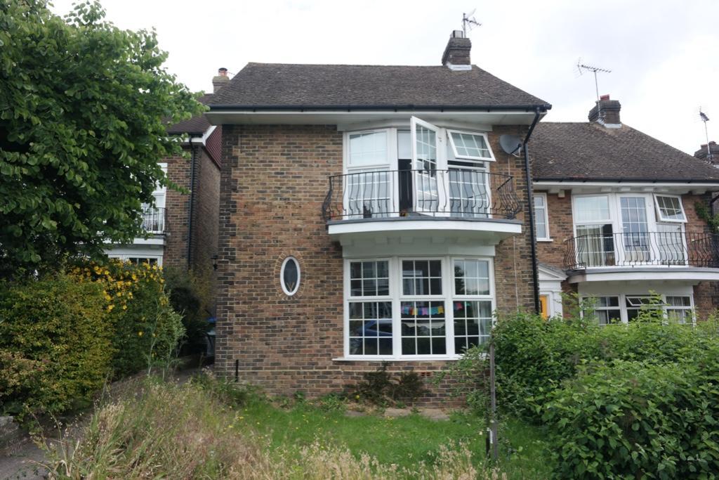 Rufus Close, Lewes BN7 3 bed semidetached house £1,795 pcm (£414 pw)
