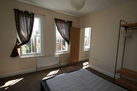 6 bedroom end of terrace house to rent, Henley Street, East Oxford *Student Property 2025*