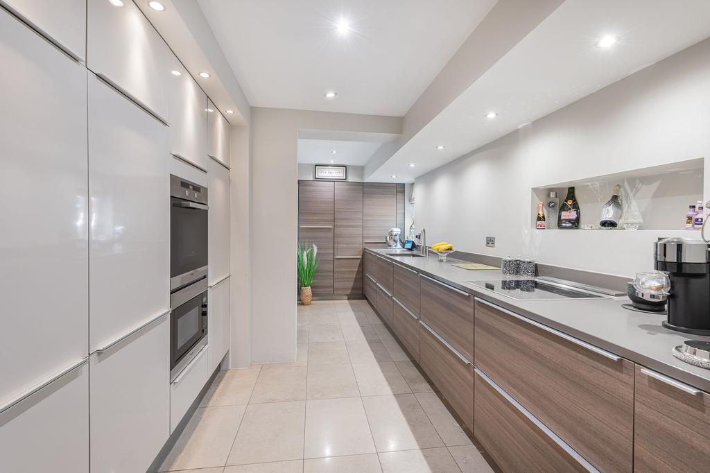 Kitchen, 1 Parklands View