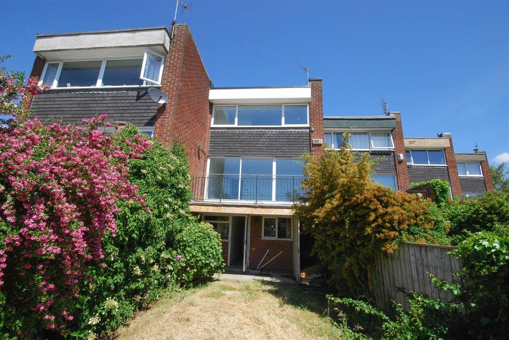 Fairway Close, Brunton Park 3 bed terraced house £300,000