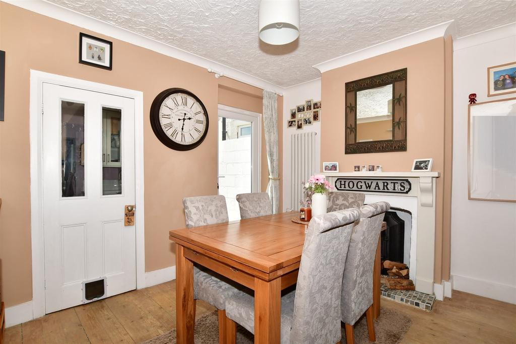 Kitchener Road, Strood, Rochester, Kent 2 bed terraced house £270,000