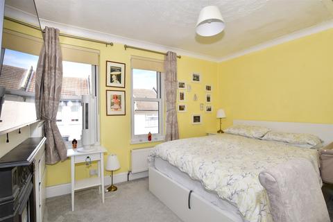 25 Kitchener Road, Rochester, ME2 3AJ
