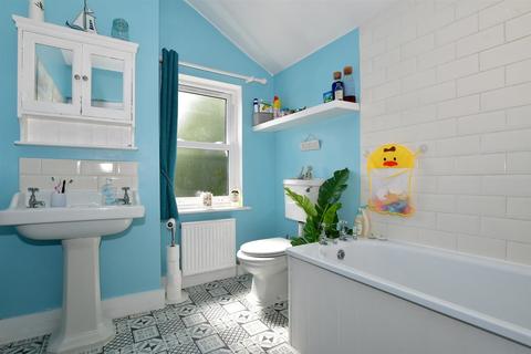 25 Kitchener Road, Rochester, ME2 3AJ