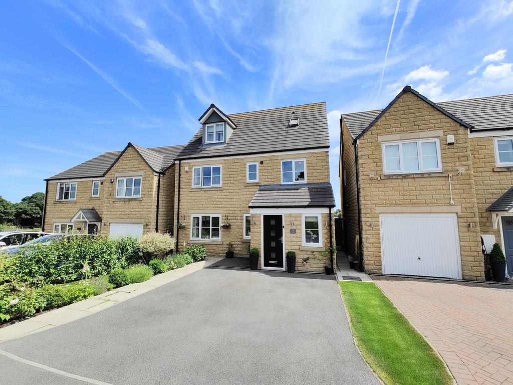 Harley Head Avenue, Lightcliffe HX3 5 bed detached house £465,000