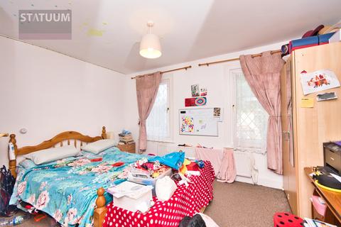 4 bedroom terraced house to rent, Stamford Road, East Ham, London, E6