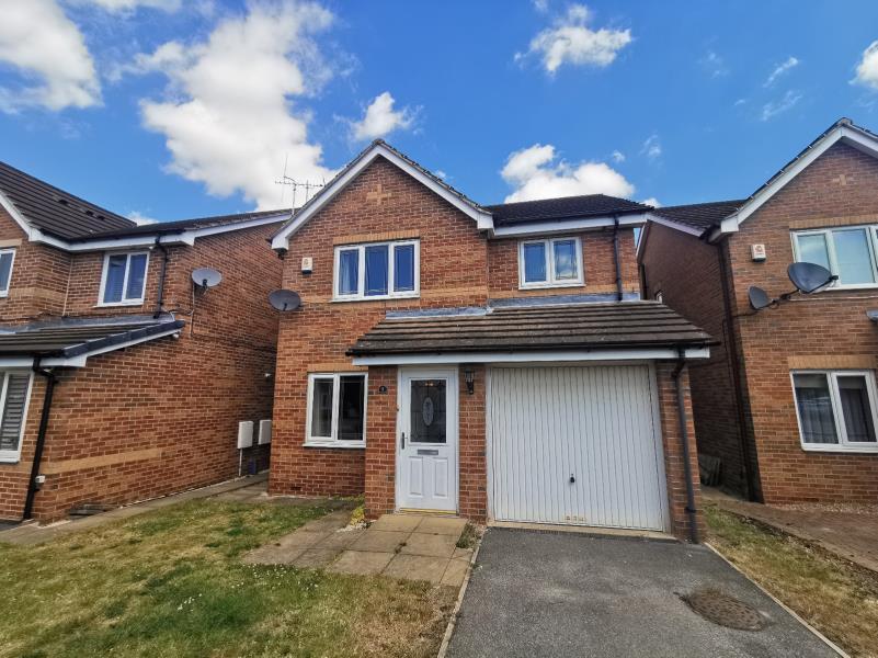 THISTLE HILL DRIVE, STREETHOUSE, WAKEFIELD, WF7 6GA 3 bed detached