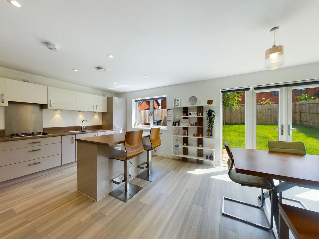 Open plan kitchen / dining / living room