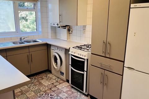 2 bedroom flat to rent, Aran Drive Stanmore, HA7