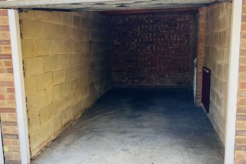 2 bedroom flat to rent, Aran Drive Stanmore, HA7