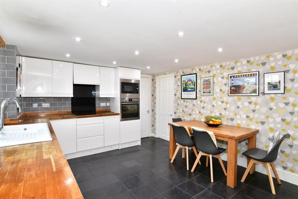 King Edward Avenue, Dartford, Kent 5 bed semidetached house £625,000