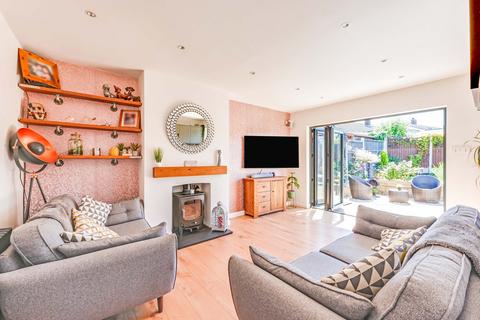 7 Broomfield, Benfleet, SS7 2ST