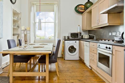 3f2, 36 Hillside Crescent, Edinburgh, EH7 5EF