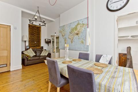 3f2, 36 Hillside Crescent, Edinburgh, EH7 5EF