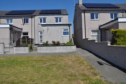 3 bedroom semi-detached house to rent, Maes Machraeth, Holyhead, LL65