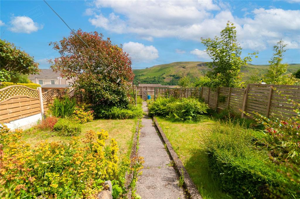 Clare Road, Ystalyfera, Swansea, SA9 3 bed detached house £225,500