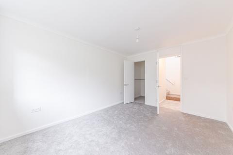 2 bedroom flat to rent, Berkeley Court, Weybridge, Surrey, KT13