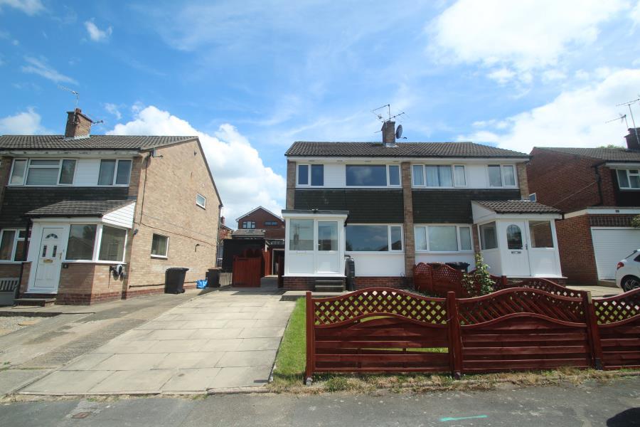 OSBORNE GARDENS, HARROGATE, HG1 2EE 3 bed semidetached house £950 pcm (£219 pw)