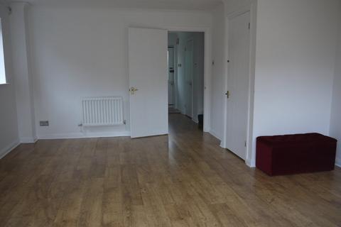 3 bedroom semi-detached house to rent, Gilbert Road, Chafford Hundred