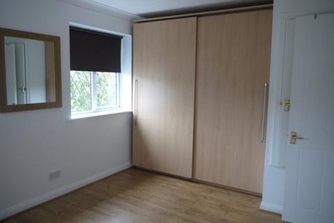 3 bedroom semi-detached house to rent, Gilbert Road, Chafford Hundred