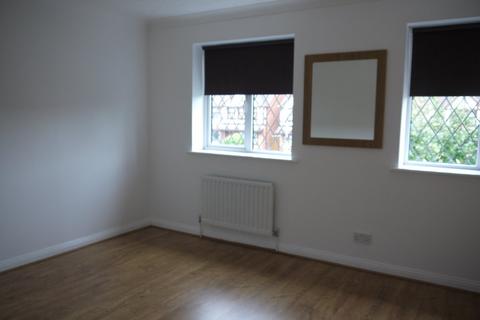 3 bedroom semi-detached house to rent, Gilbert Road, Chafford Hundred